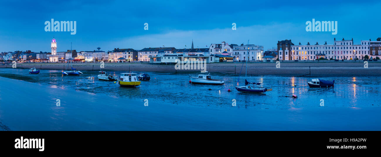 Herne Bay seafront on the North Kent coast at dusk Stock Photo Alamy