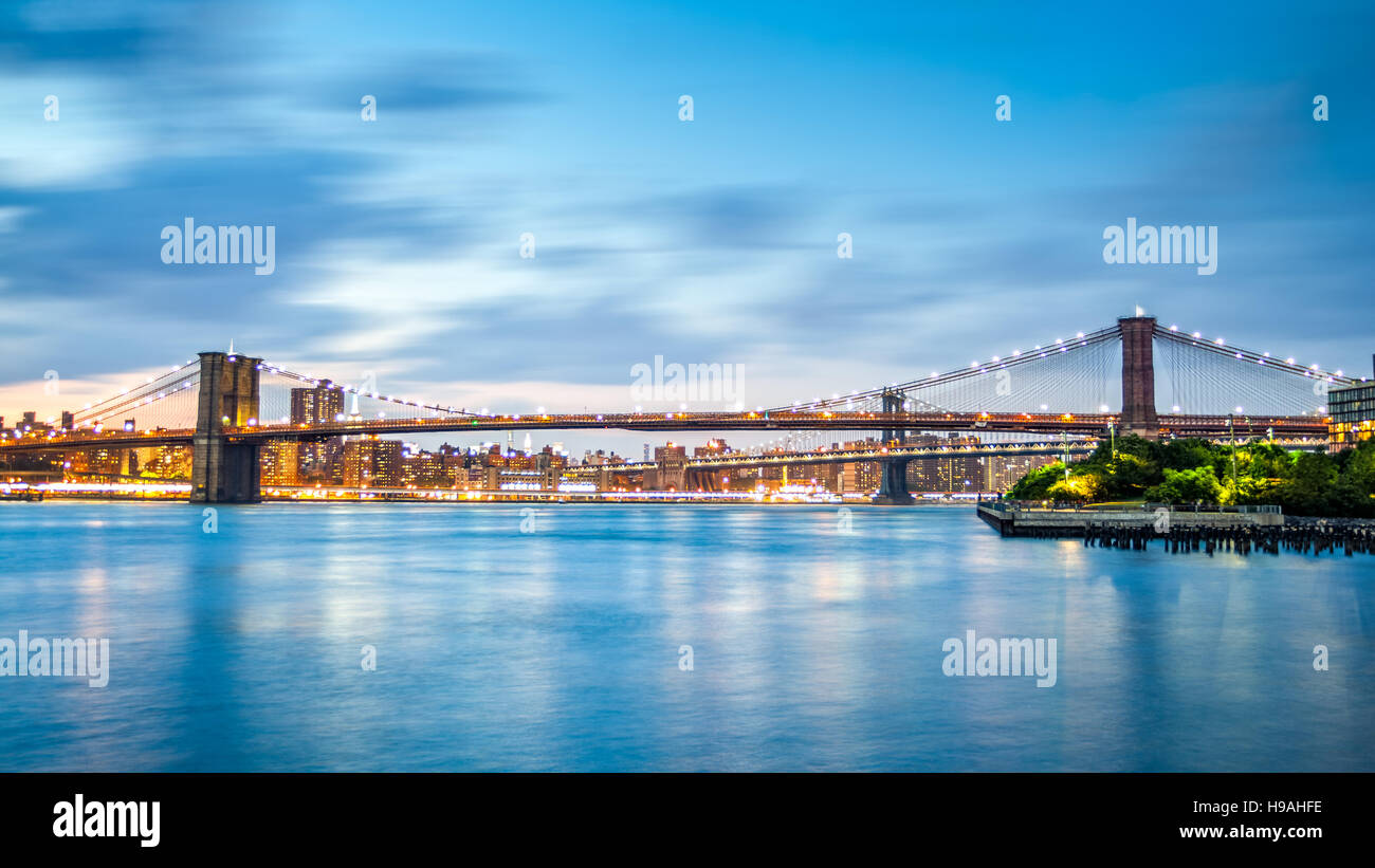 Brooklyn Bridge and Manhattan skyline at dusk on Pier2 park in New York City Stock Photo