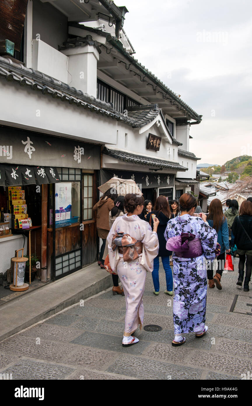 Streetscape with women dressed up as geisha in Kyoto’s Higashiyama district. Stock Photo