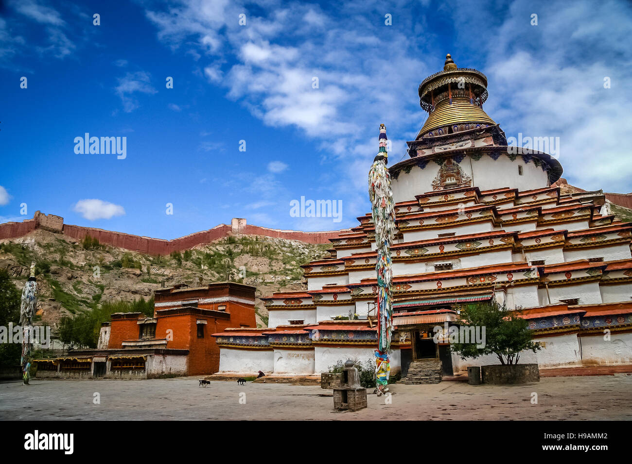 The Buddhist Kumbum chorten in Gyantse in the Tibet Autonomous Region of China Stock Photo