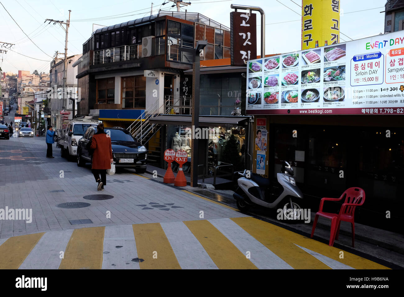 Street Scene in Itaewon, Seoul, South Korea Stock Photo Alamy