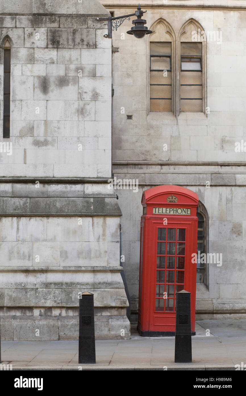 Red Telephone Box outside the Royal Justice courts London Stock Photo