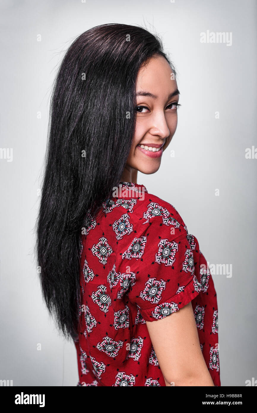 Black hair girl curly hi-res stock photography and images - Alamy
