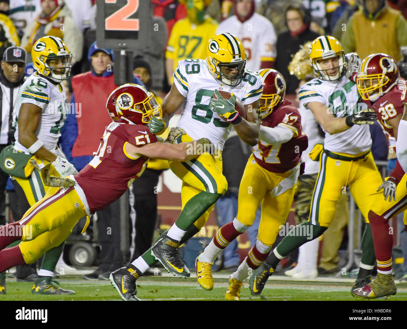 Landover, Maryland, USA. 20th Nov, 2016. Green Bay Packers tight end Jared Cook (89) is tackled by Washington Redskins inside linebacker Will Compton (51) and cornerback Quinton Dunbar (47) in fourth quarter action at FedEx Field in Landover, Maryland on Sunday, November 20, 2016. The Redskins won the game 42 - 24. Credit: Ron Sachs/CNP - NO WIRE SERVICE - Credit:  dpa picture alliance/Alamy Live News Stock Photo
