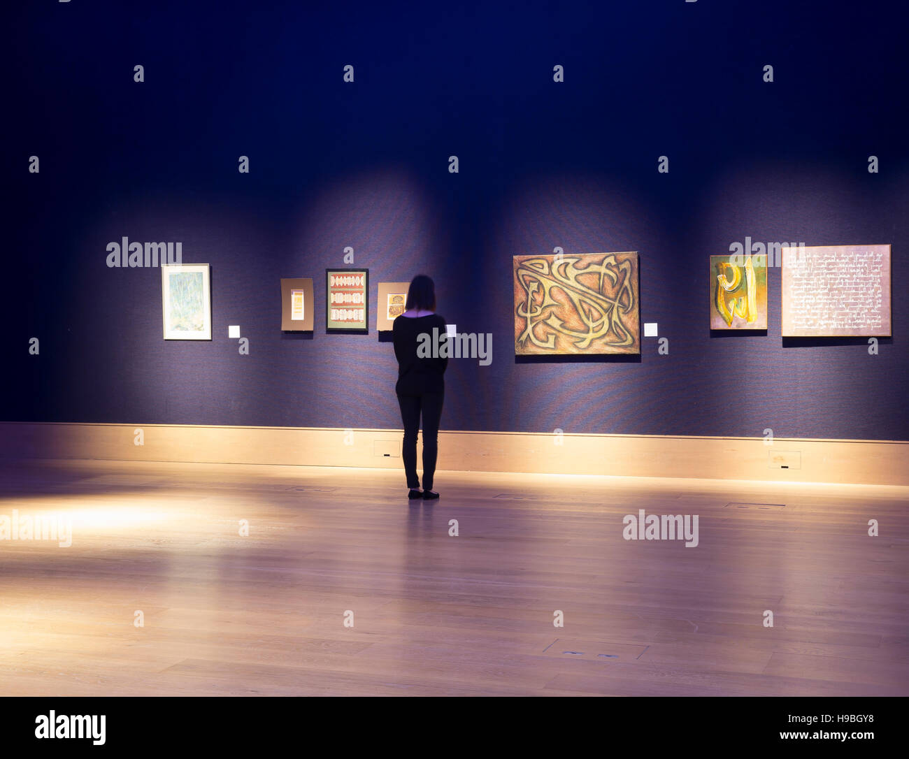 London, UK. 21st Nov, 2016. A lady views artwork at BONHAMS Modern and contemporary South Asian art sale in London Credit:  Keith Larby/Alamy Live News Stock Photo