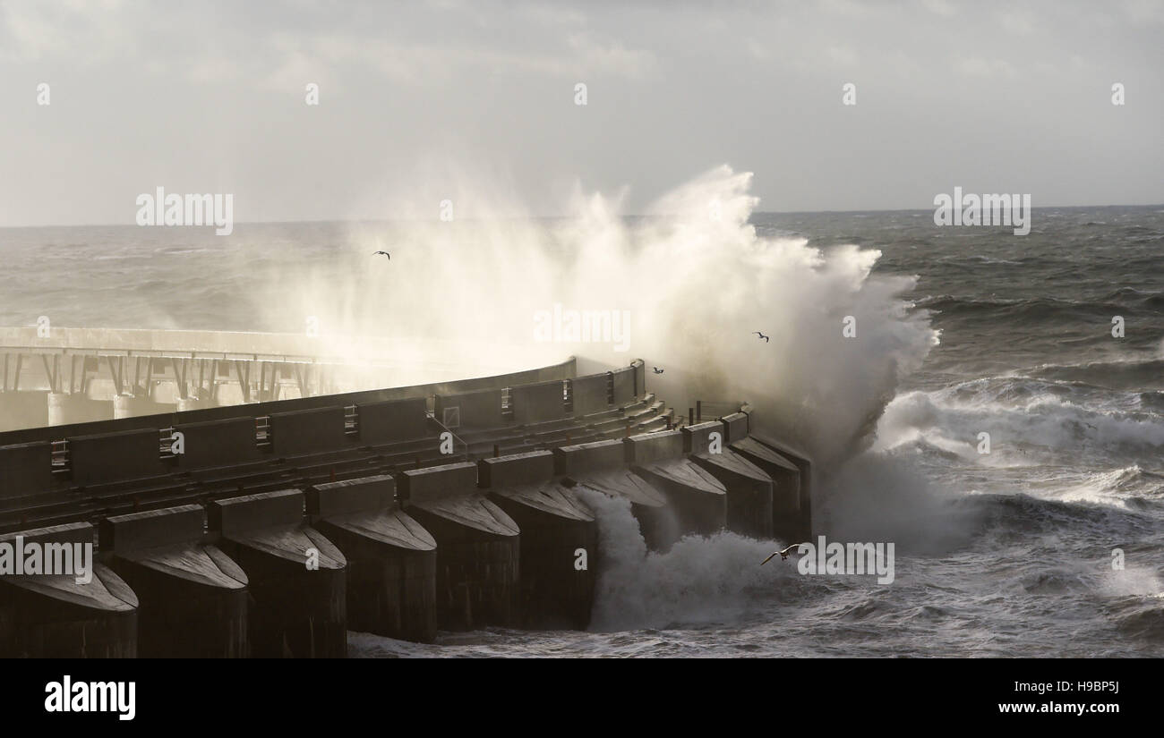 Brighton Sussex, UK. 22nd Nov, 2016. Waves crash over Brighton Marina as the end of Storm Angus blows itself out throughout Britain Credit:  Simon Dack/Alamy Live News Stock Photo