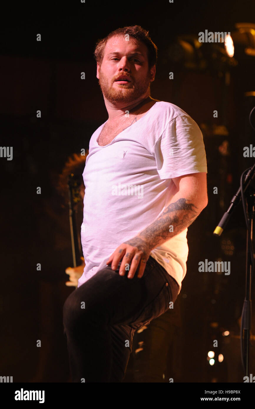 Asking alexandria hi-res stock photography and images - Alamy