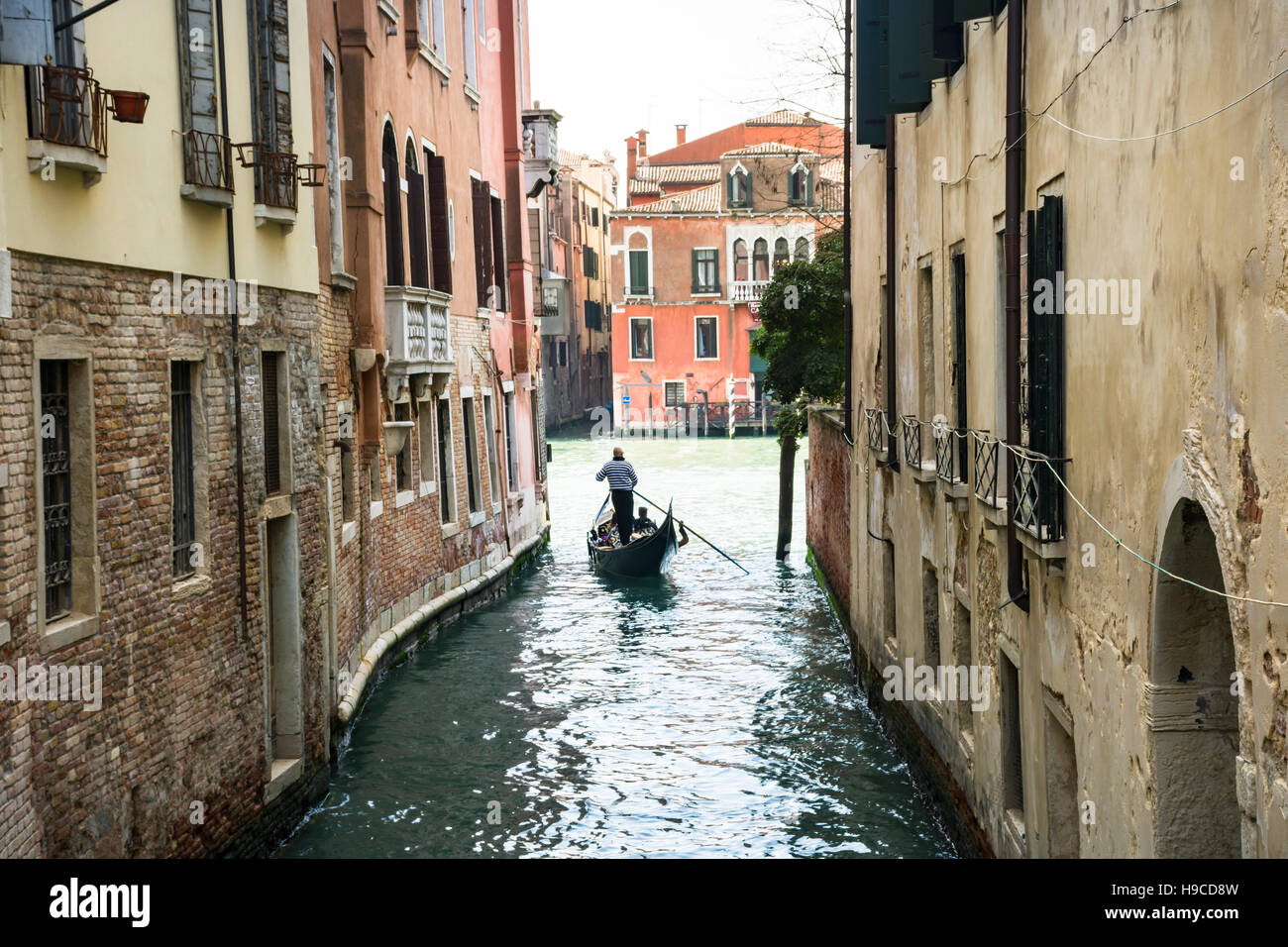 Silhouette of venice boat italy hi-res stock photography and images - Alamy