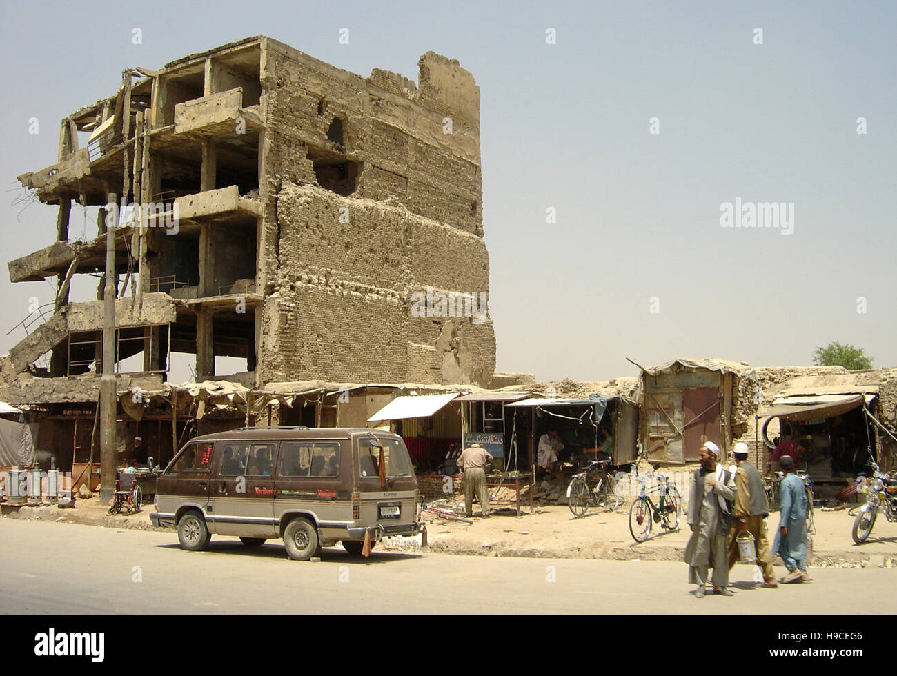 29th May 2004 A typical street scene in Kabul, Afghanistan: life goes on next to bomb-damaged buildings. Stock Photo