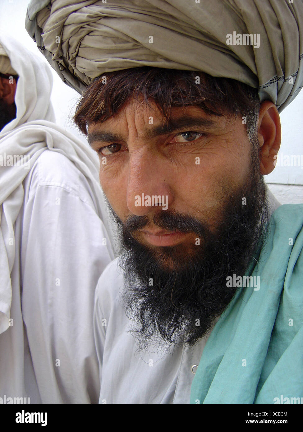 31st May 2004 Portrait of a man wearing a lungee (turban) inside the Wazir Akbar Khan Orthopaedic Centre in northern Kabul, Afghanistan. Stock Photo
