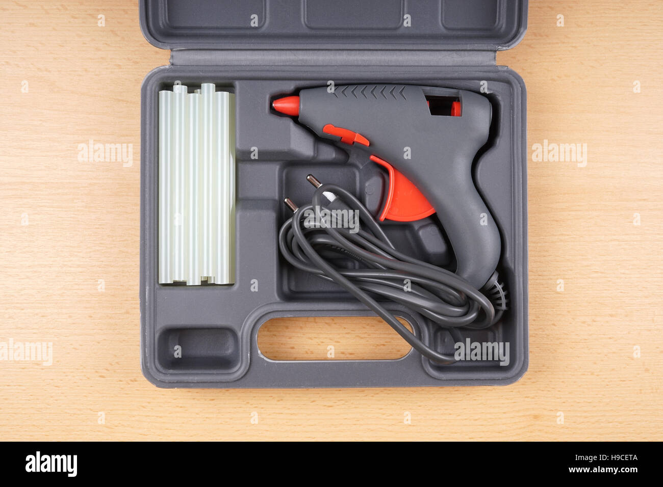 Hot glue gun hires stock photography and images Alamy