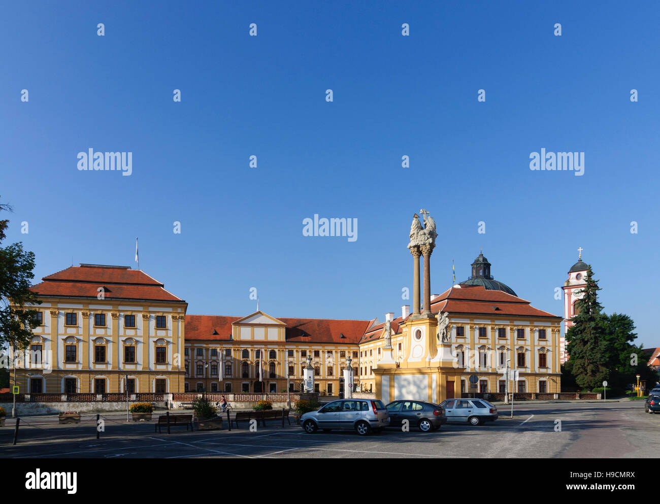 Jaromerice nad Rokytnou (Jarmeritz): Trinity Column and Castle, , Vysocina, Region Hochland, Czech Stock Photo