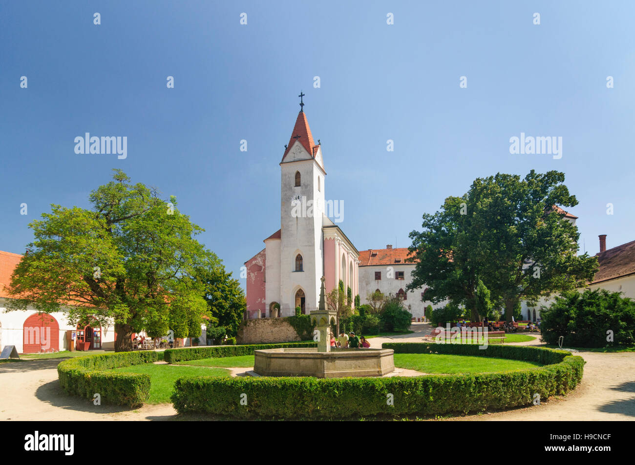 Bitov (Vöttau) Courtyard of Bitov castle, , Jihomoravsky, Südmähren