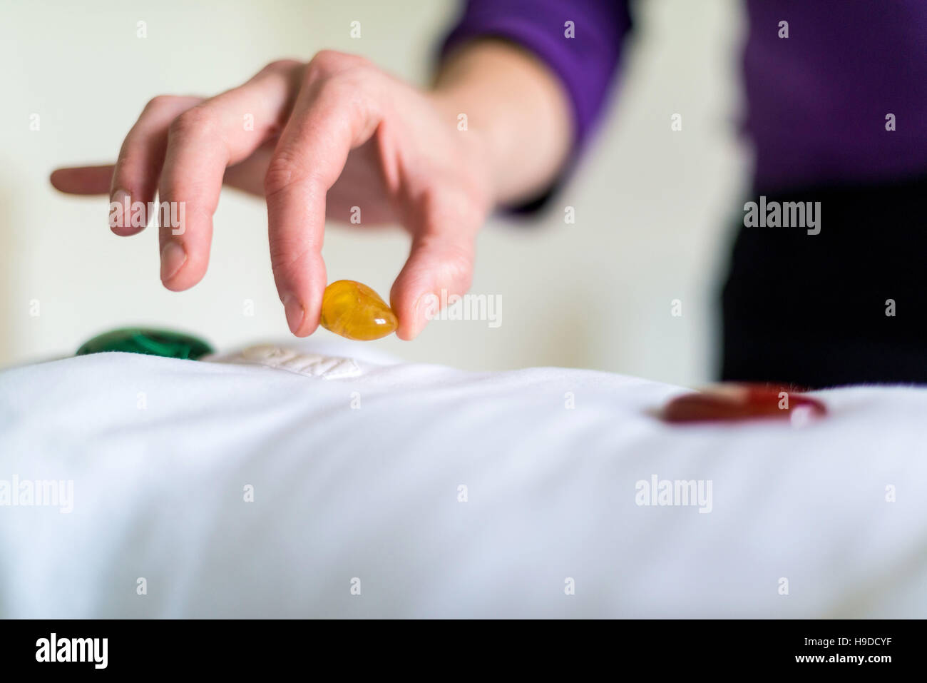 Crystal healing hi-res stock photography and images - Alamy