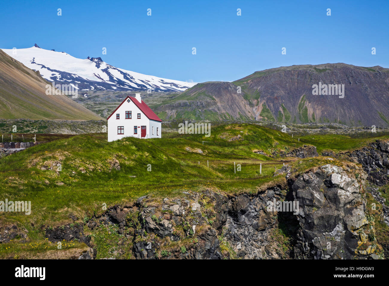 Anastapi Arnarstapi, Stapafell Mountains glacier mountain, white stone house ...