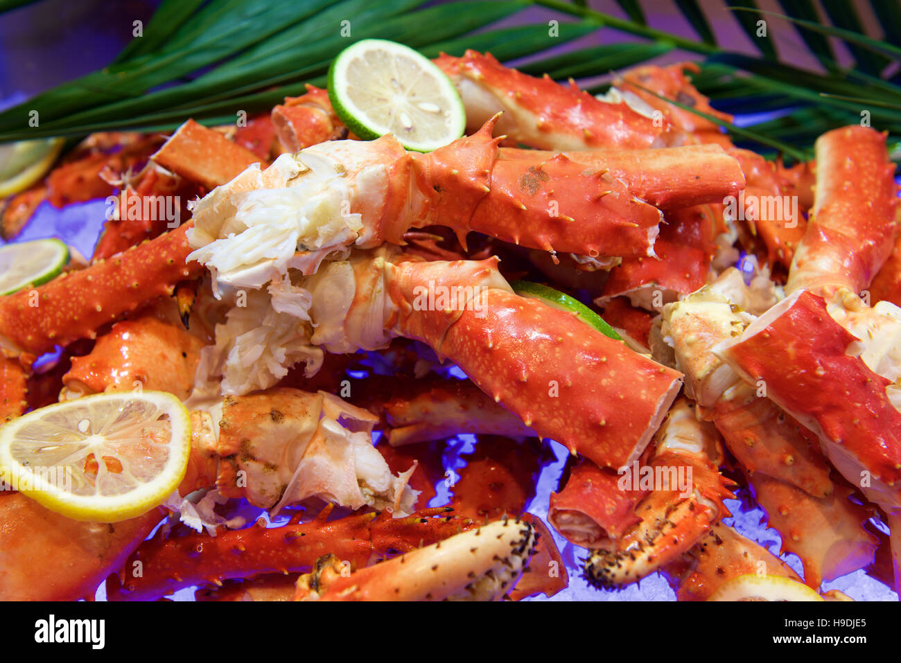 Fresh Alaskan King crab in buffet restaurant Stock Photo Alamy