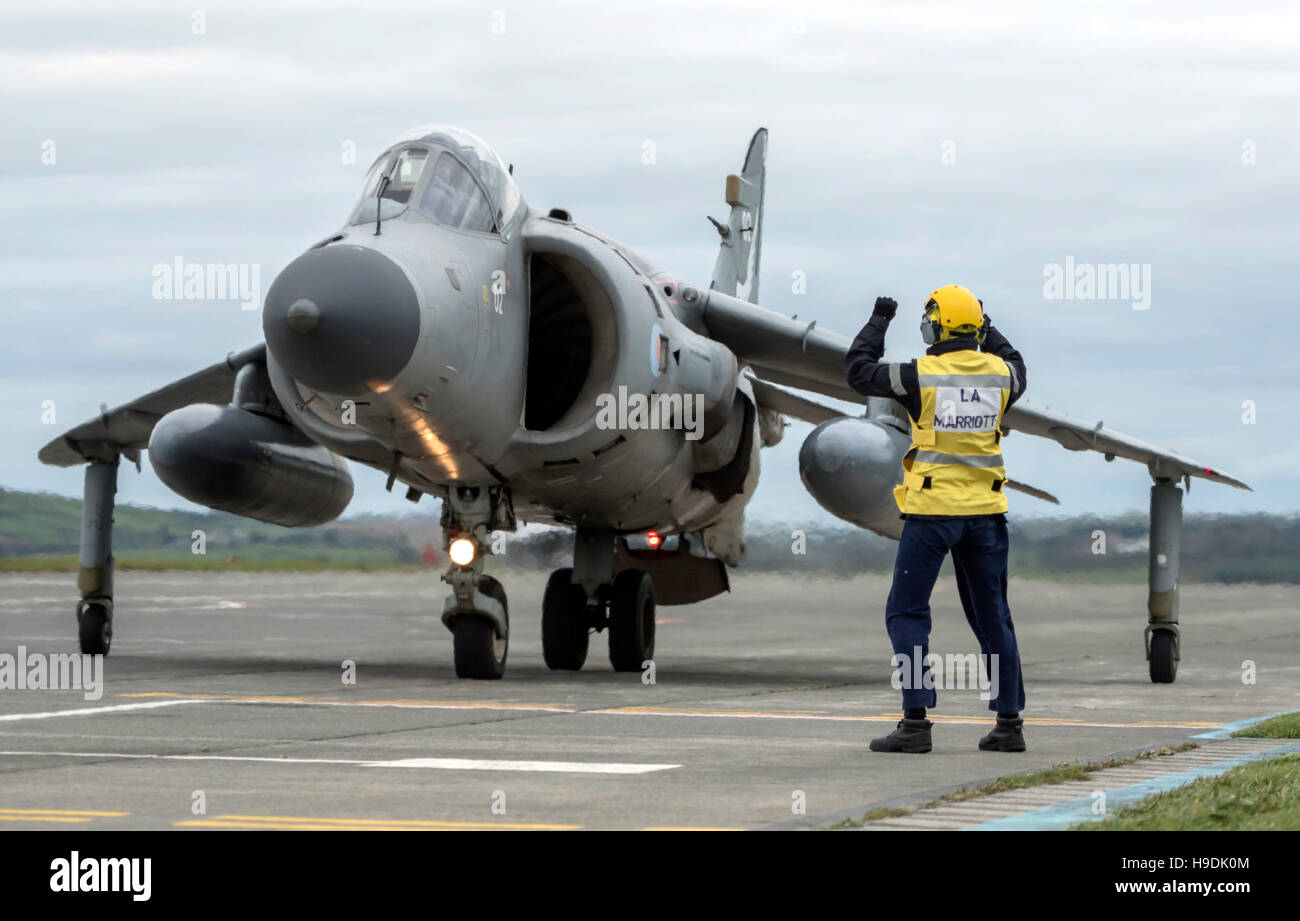 RNAS Culdrose trains aircraft handlers for operations on future aircraft carriers Stock Photo