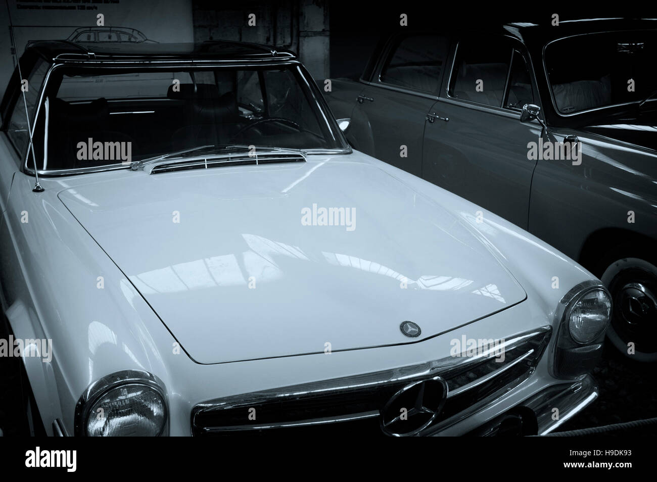 Photo Mercedes Benz 230 Sl Year 1963 1967 Two Door Coupe Photo