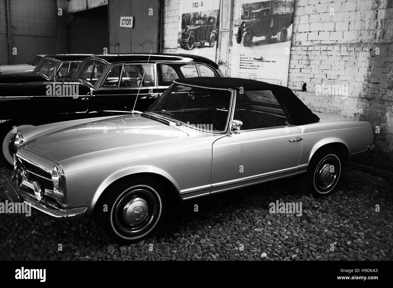 Photo Mercedes Benz 230 Sl Year 1963 1967 Two Door Coupe Photo