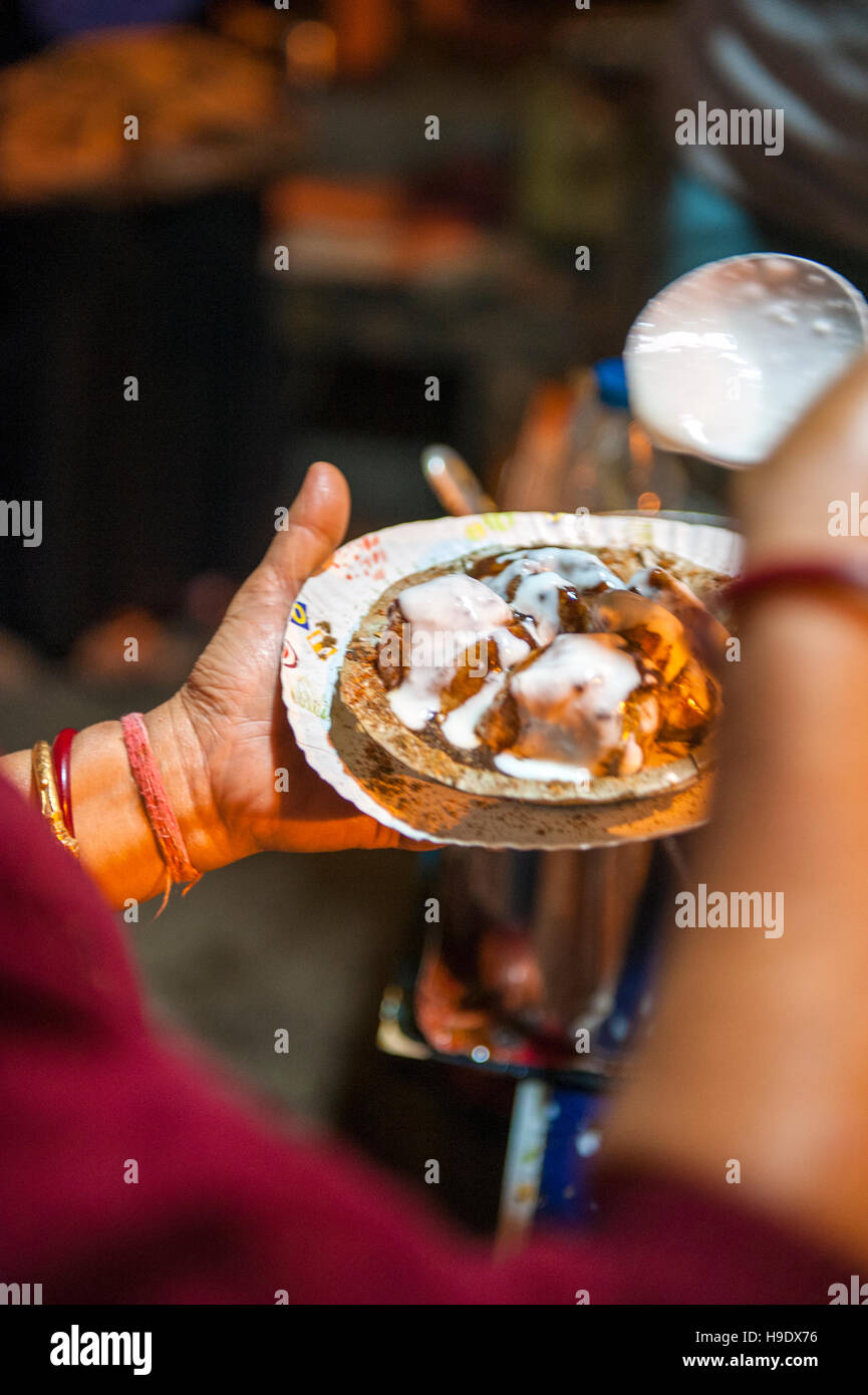 A street stall serving puchka or panipuri, semolina pastry filled with mashed potato, chickpeas, tamarind paste and chaat masala, in Calcutta. Stock Photo