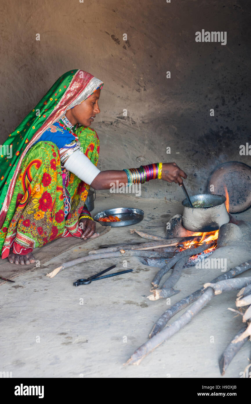 A tribal Meghawal woman prepares lunch in Hodka, a semi-arid region bordering the Great Raan of Kutch. Stock Photo