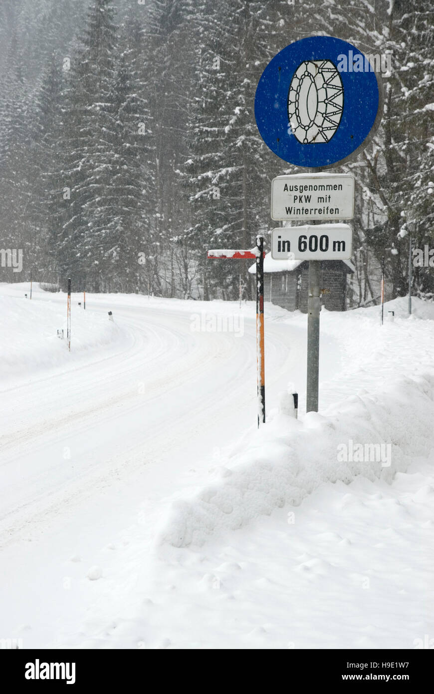 Traffic sign, snow chains obligatory, Kaiserau, Admont, Styria, Austria Stock Photo Alamy