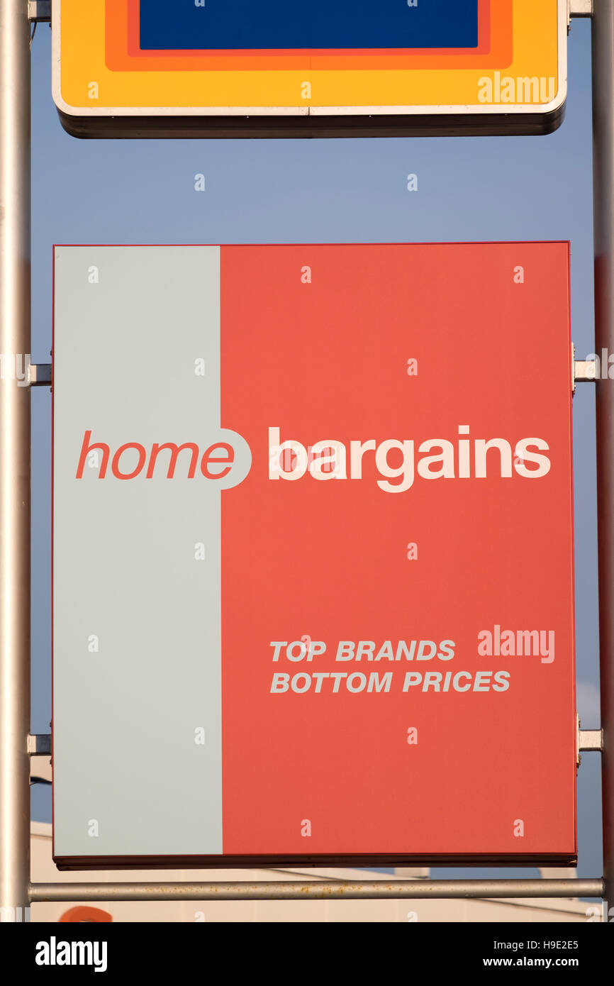 Home Bargains sign Stock Photo