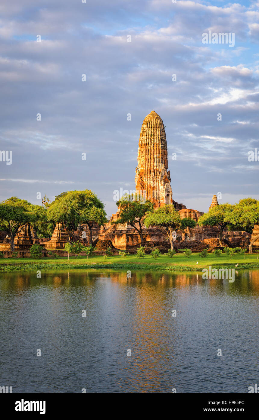 Ayutthaya old town hi-res stock photography and images - Alamy