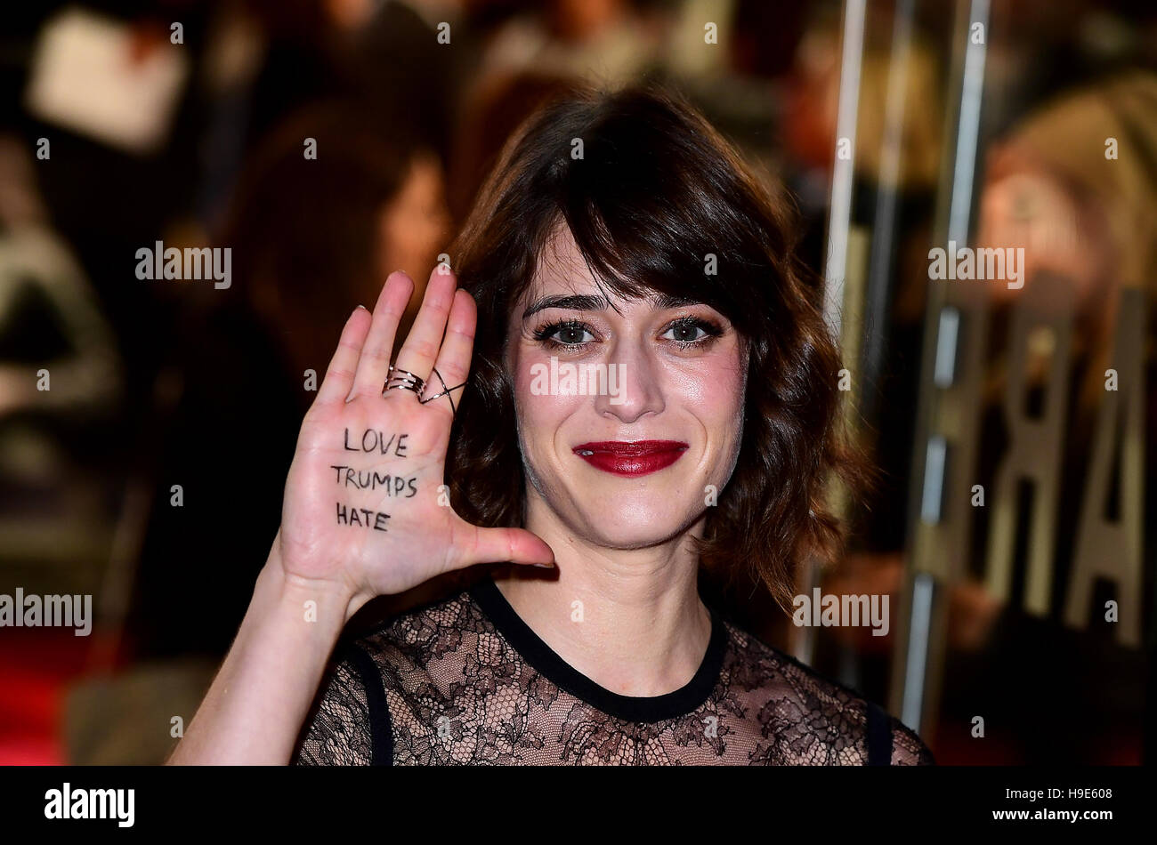 Sideboobs Photo Lizzy Caplan naked photo 2017 Hot Photo Lizzy Caplan naked photo 2017