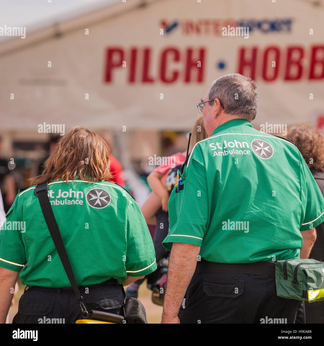 Ambulance staff uk hi-res stock photography and images - Alamy