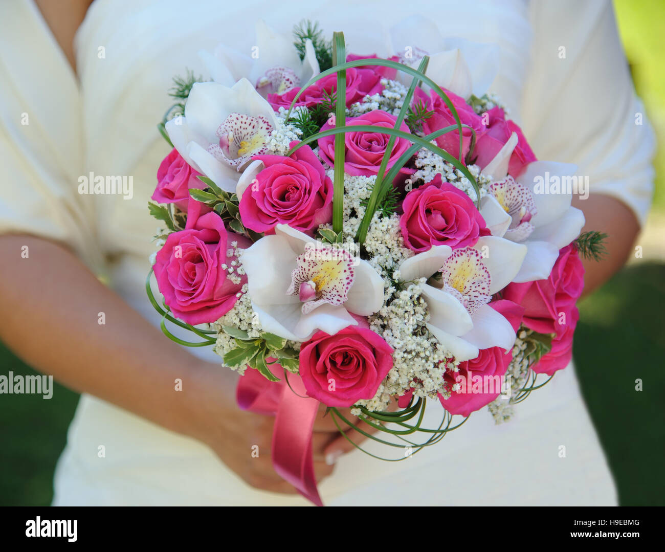 wedding bouquet with pink roses and orchids Stock Photo - Alamy, image size:1300x1079