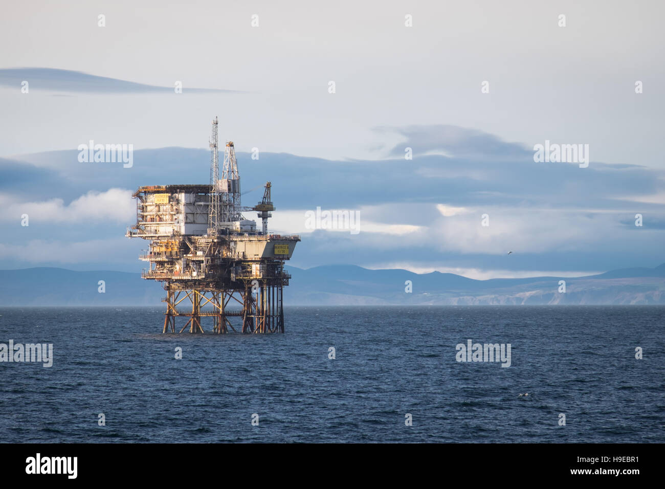 Oil platform, Beatrice B (11/30) in the Moray Firth, Scotland Stock Photo