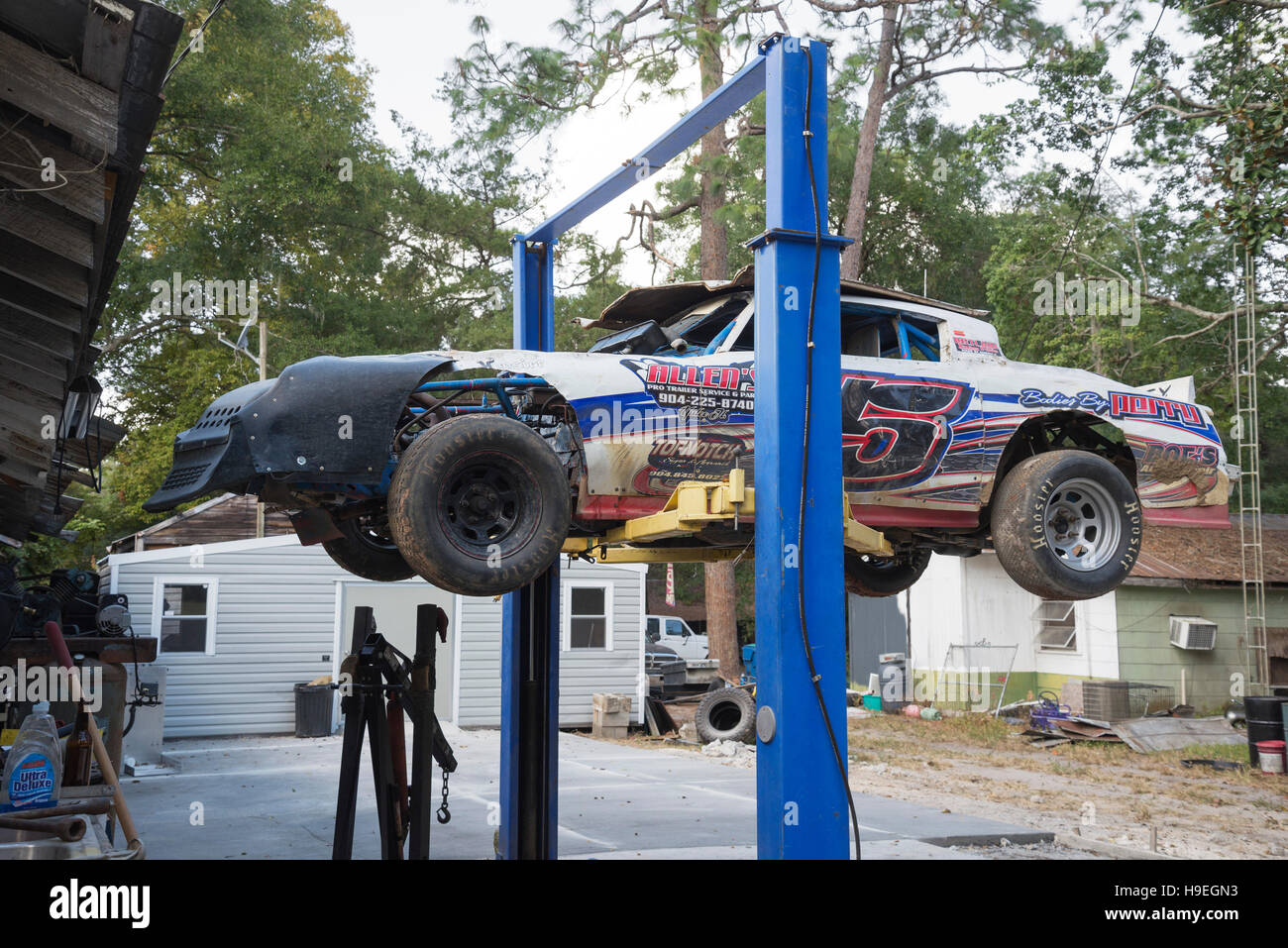 Garage with car repairs on a lift hi-res stock photography and images ...