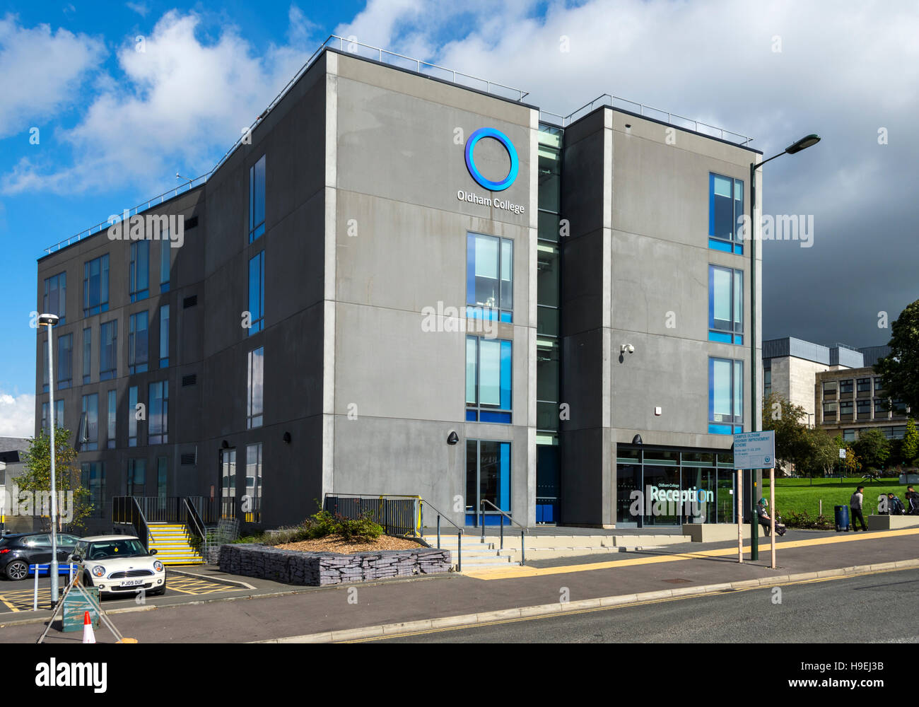 Oldham College, the Learning Hub and reception building (architects: Aedas 2014), Middleton Road, Oldham, Greater Manchester, UK Stock Photo