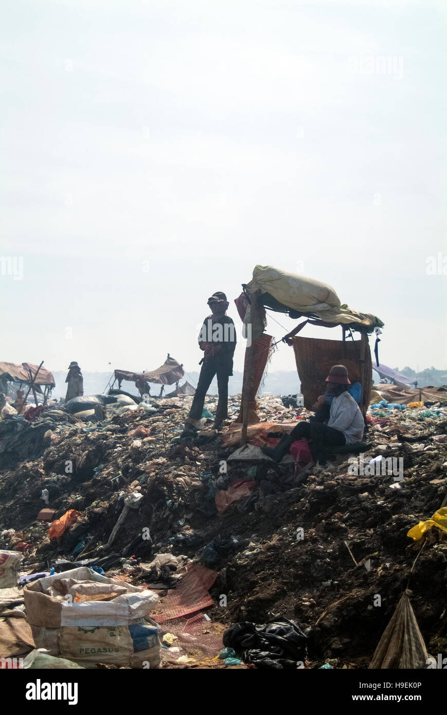 Scavengers rest at former Stung Meanchey garbage dump (nicknamed Smokey Mountain) in Phnom Penh (the land fill closed July 2009) Stock Photo