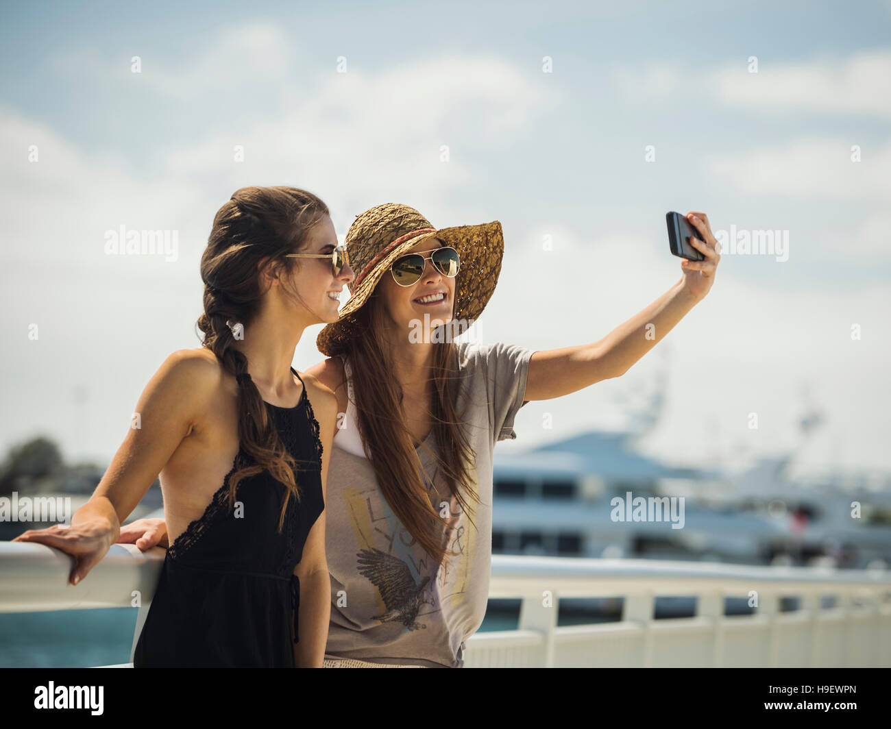 Two women posing selfie hi-res stock photography and images - Alamy