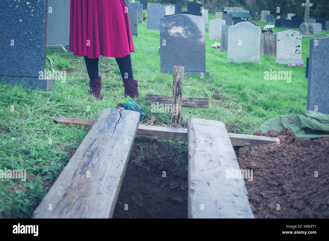 Freshly dug grave hires stock photography and images Alamy