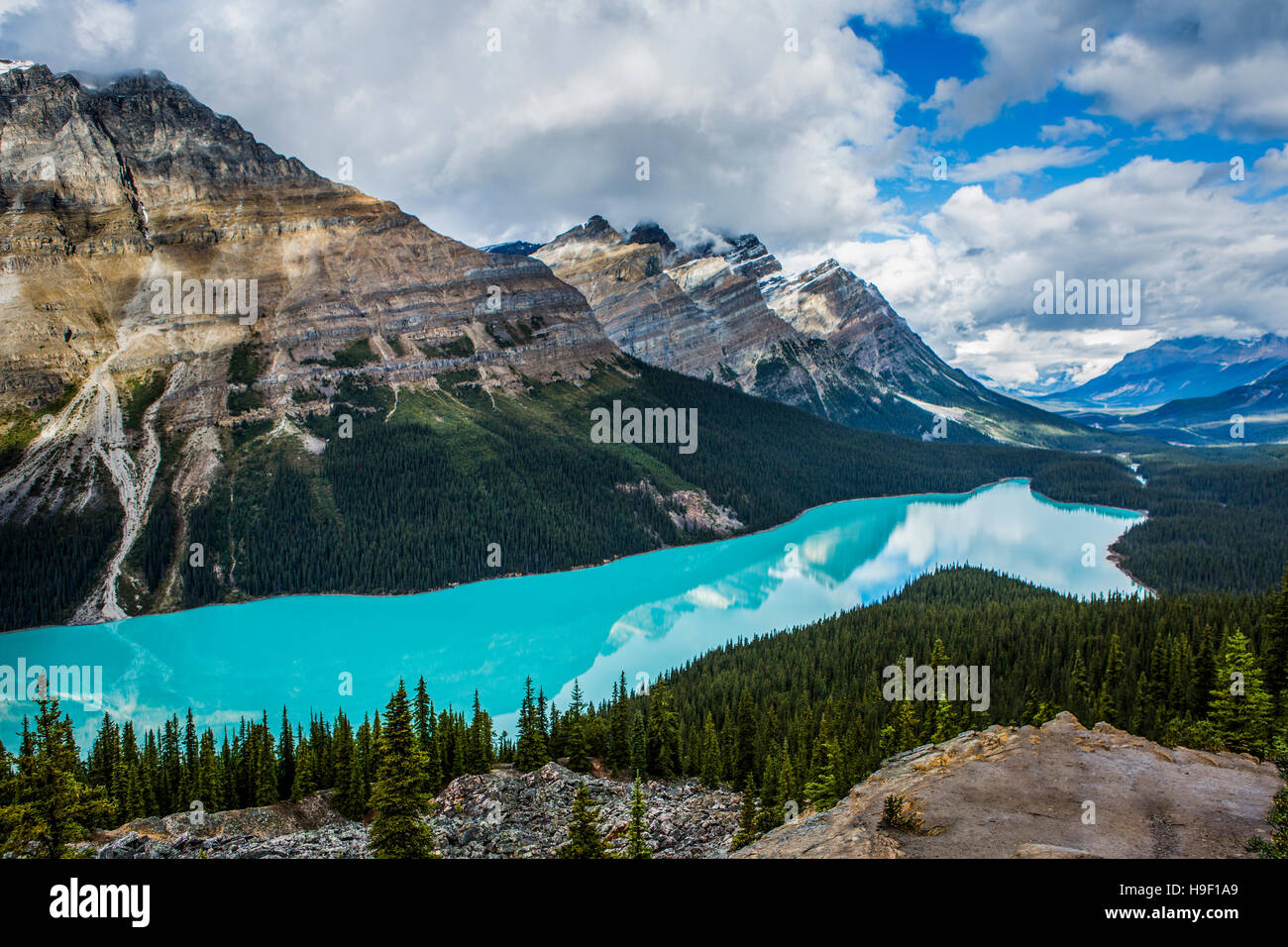 Still mountain lake hi-res stock photography and images - Alamy
