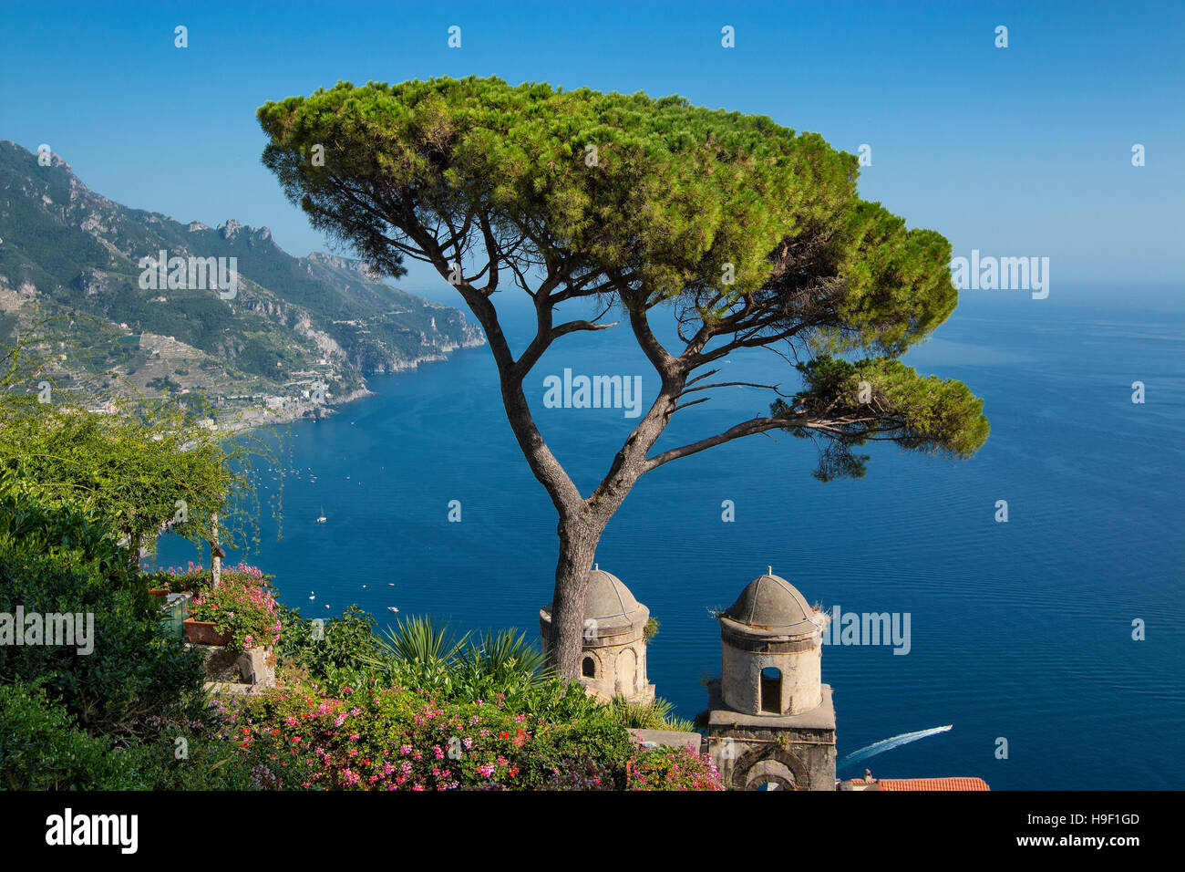 Villa Rufolo at Ravello overlooking the Gulf of Salerno, Campania, Italy Stock Photo