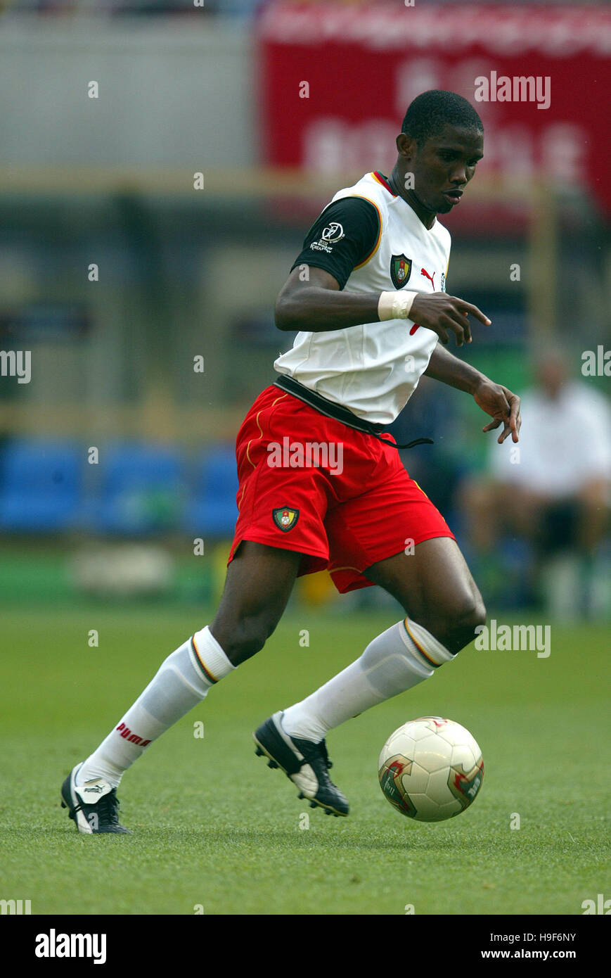 SAMUEL ETOO CAMEROON & REAL MALLORCA FC NIIGATA STADIUM NIIGATA JAPAN 01 June 2002 Stock Photo