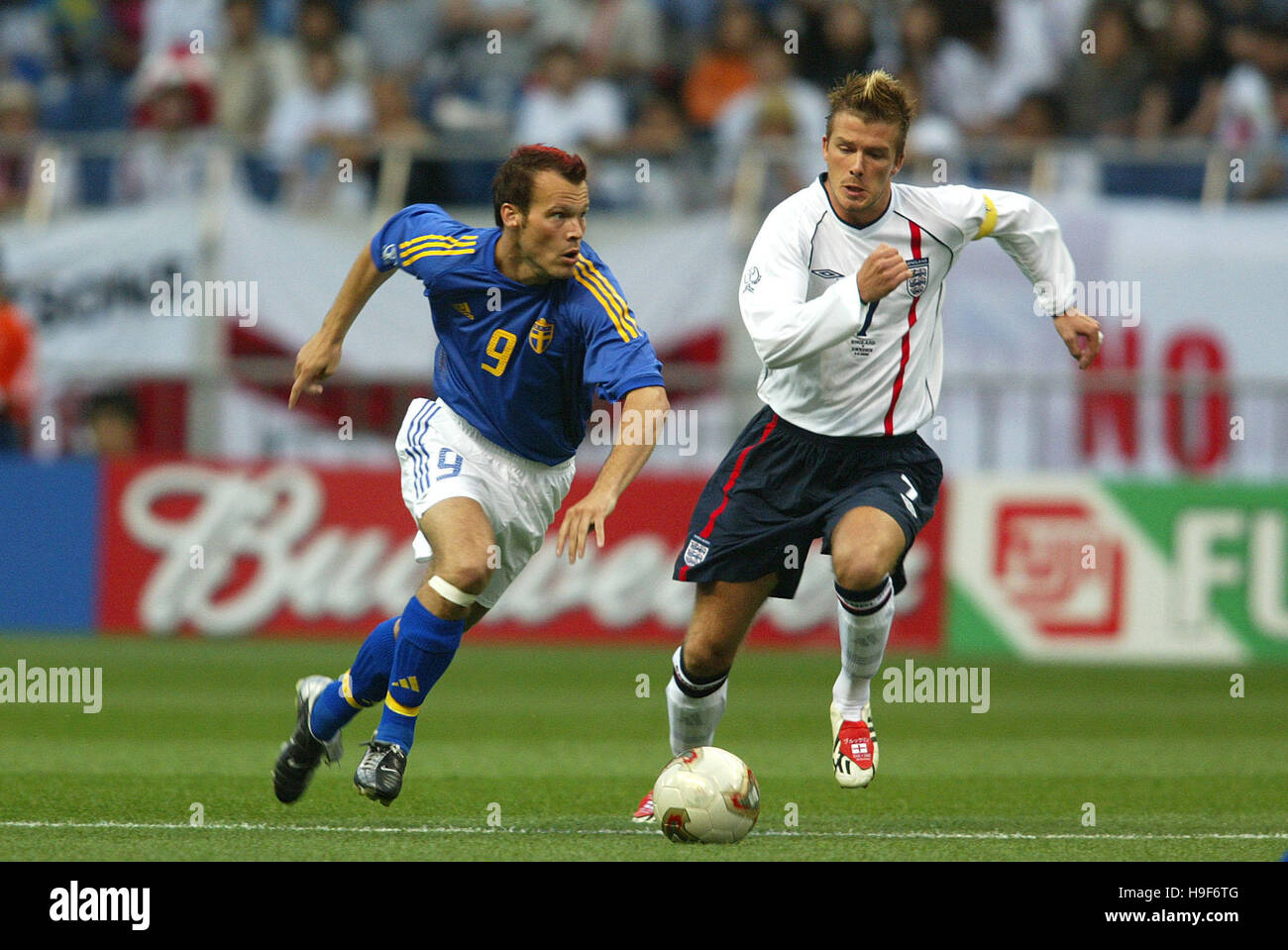 FREDRIK LJUNGBERG & D BECKHAM ENGLAND V SWEDEN SAITANA SAITANA JAPAN 02