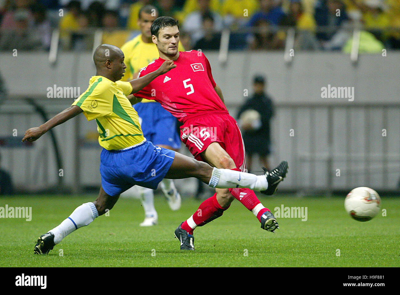 Soccer - FIFA World Cup 2002 - Group C - Brazil v Turkey. Roque Junior,  Brazil Stock Photo - Alamy