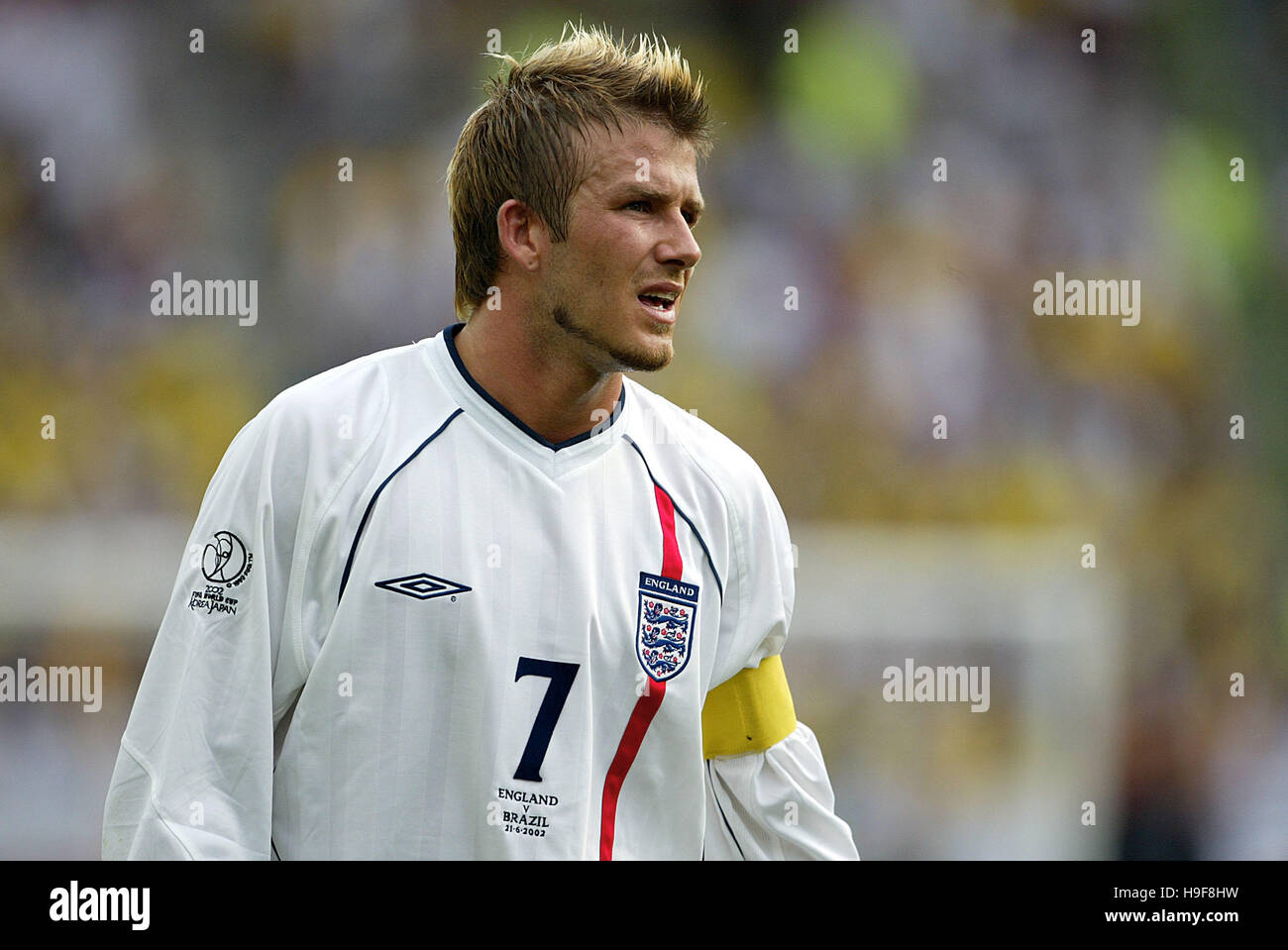 David beckham june 2002 england hi-res stock photography and
