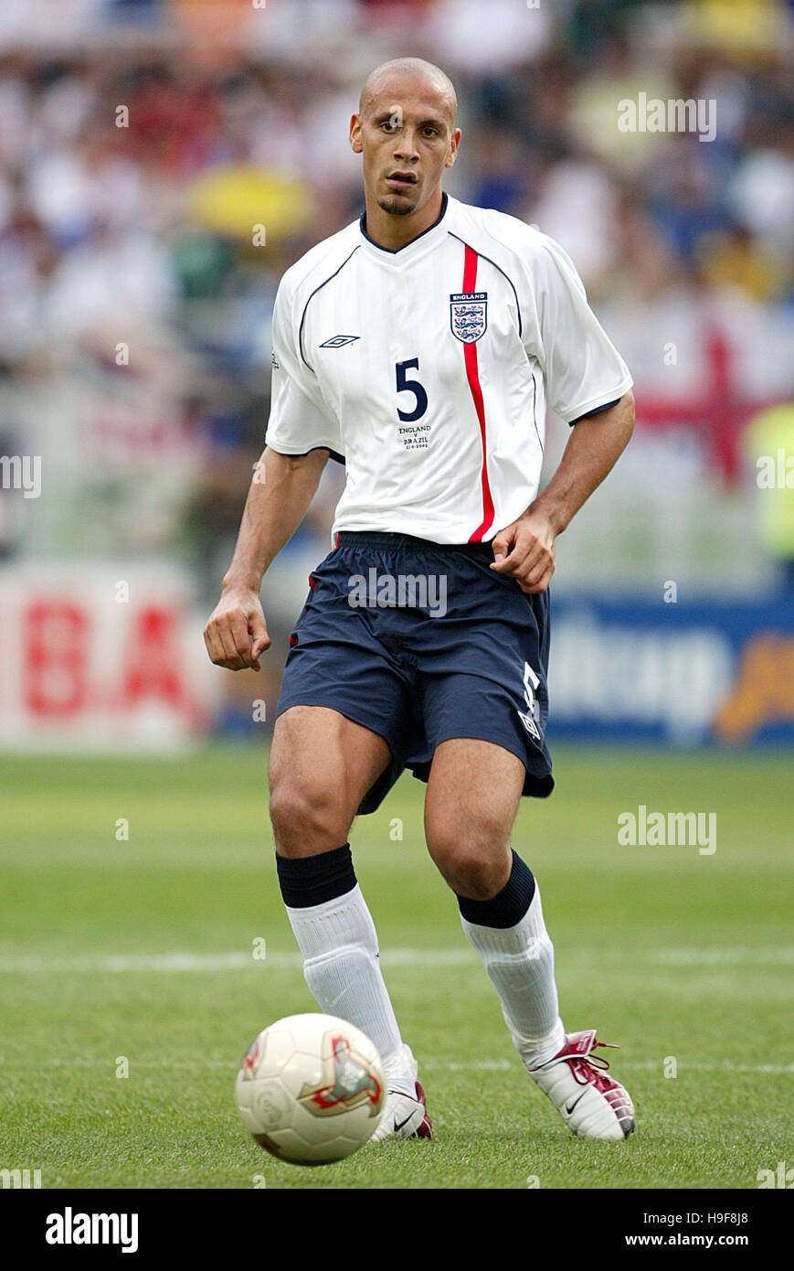 Rio ferdinand 2002 england hi-res stock photography and images - Alamy