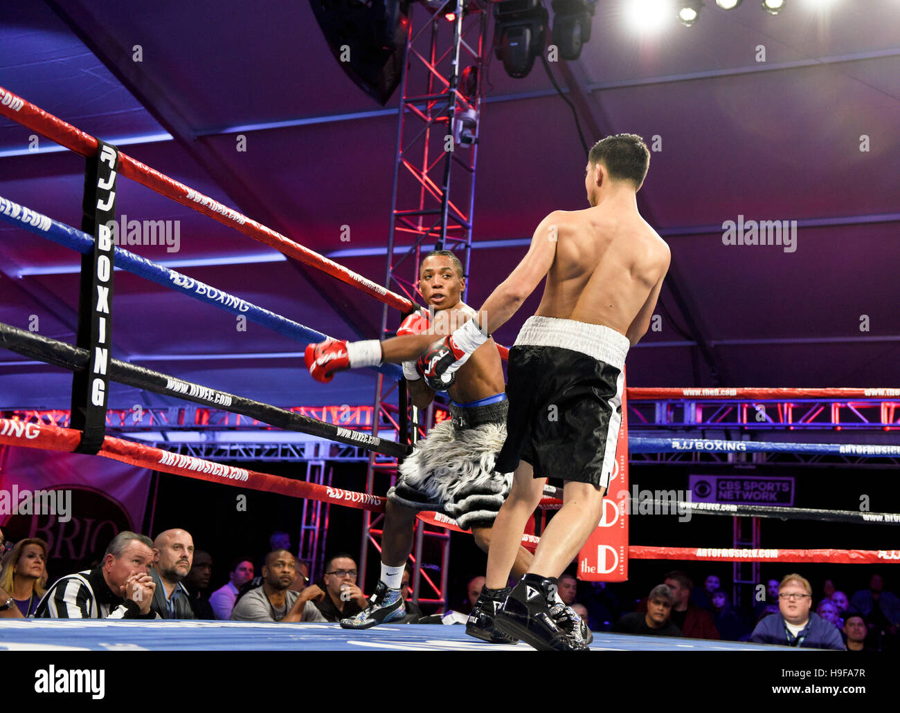 Las Vegas, Nevada November 18, 2016 - Jaun 'Ciclon Junior' Sanchez vs Javier 'Lights Out' Cepeda at  “Knockout Night at the D” Stock Photo