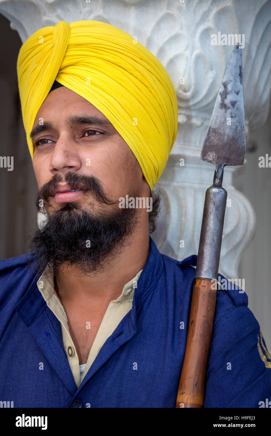 Sikh guard in The Golden Temple Complex in the Sikh city of Amritsar, Punjab, Northern India Stock Photo