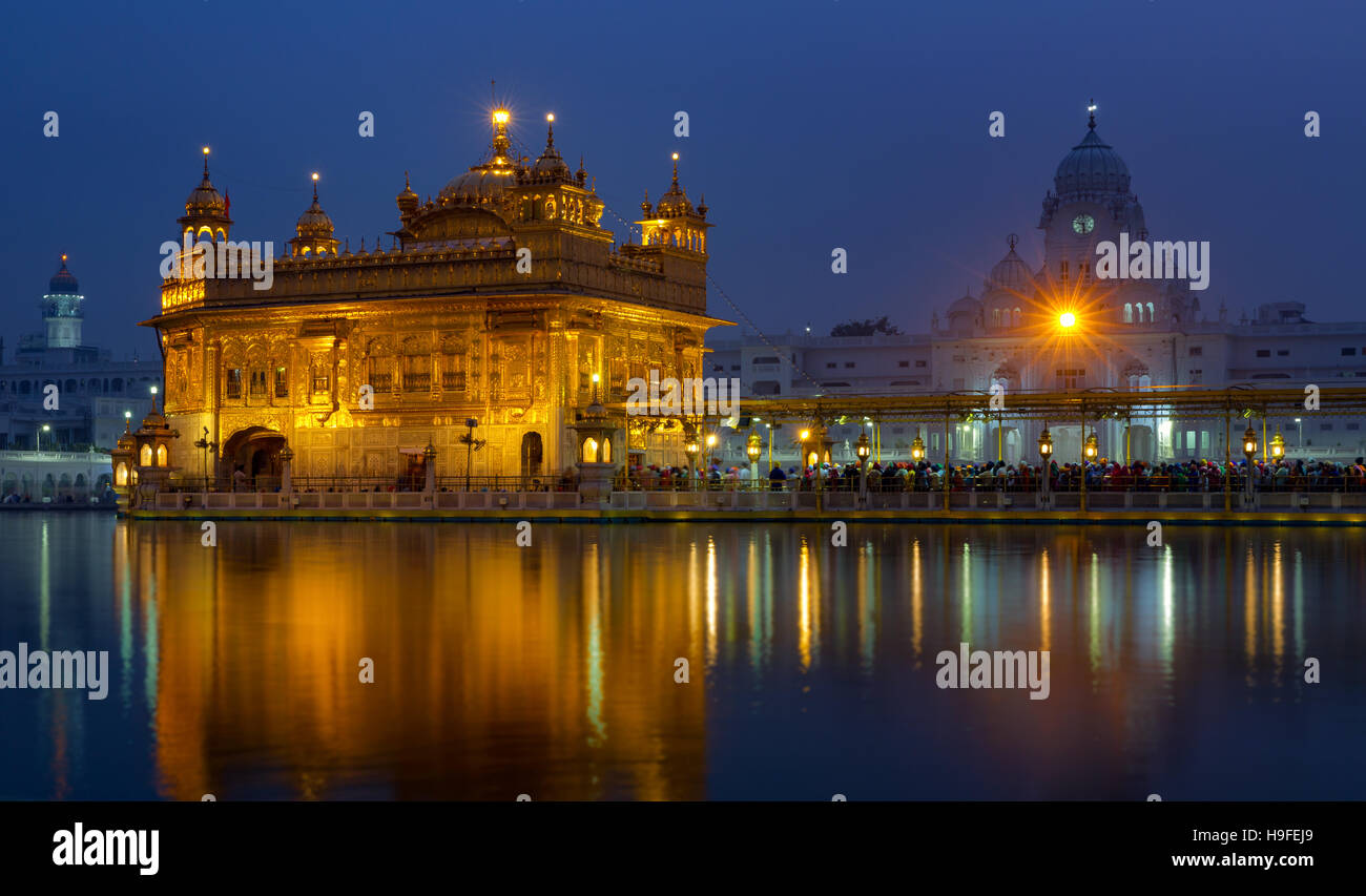 Illuminated Golden Temple, Sri Harmandir Sahib, Amritsar, India Stock Photo  - Alamy