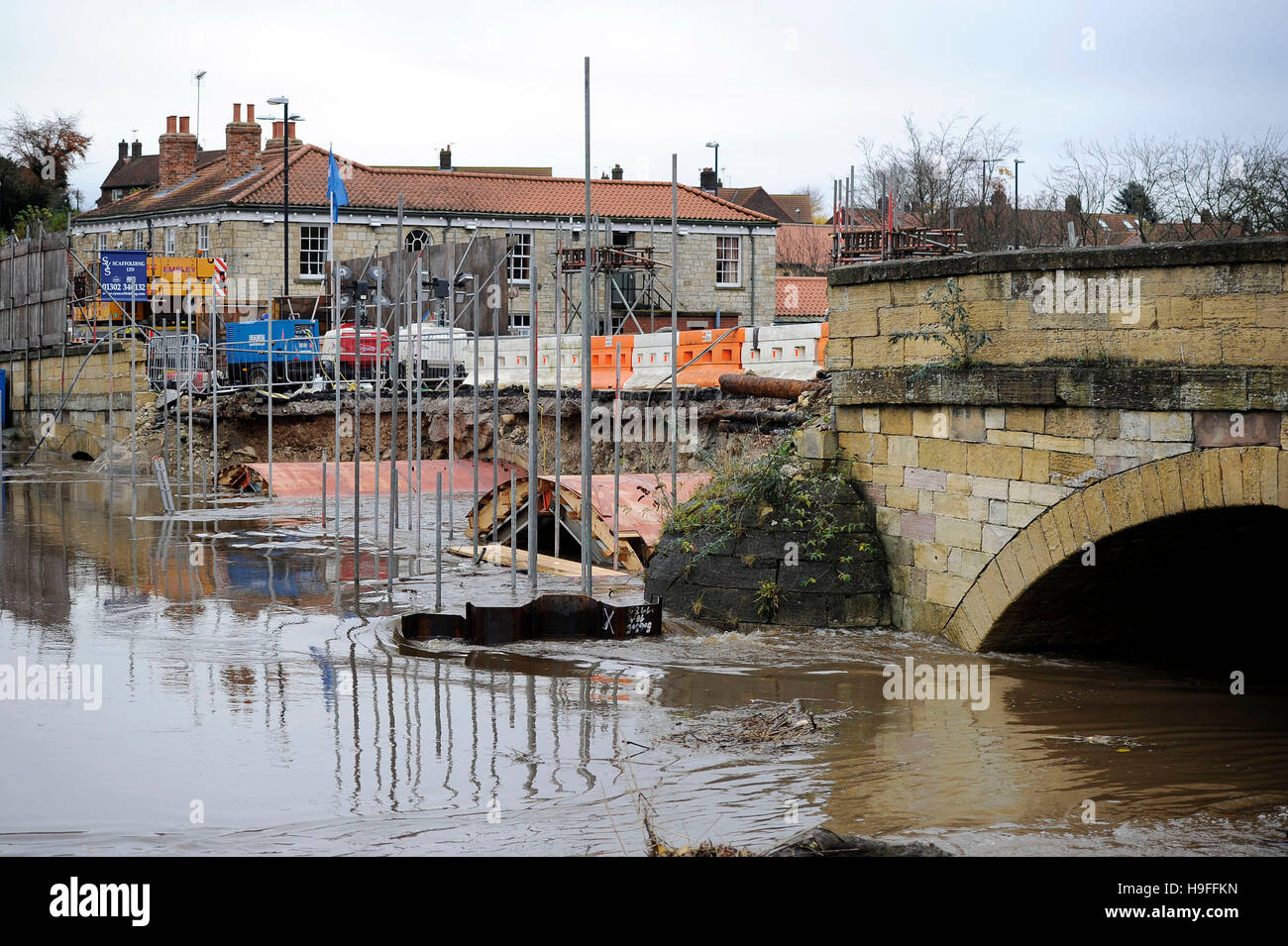 Rising floodwaters from the River Wharfe in Tadcaster stops repair work on the main section of the bridge that collapsed in last winter's floods. Stock Photo