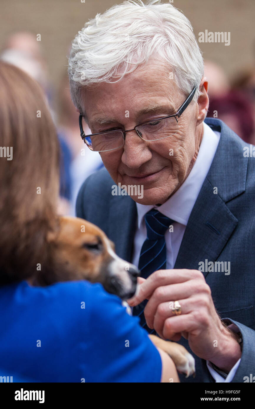 London, UK. 7th September, 2016. Paul O'Grady accompanies the Duchess of Cornwall on a visit to Battersea Dogs and Cats Home. Stock Photo