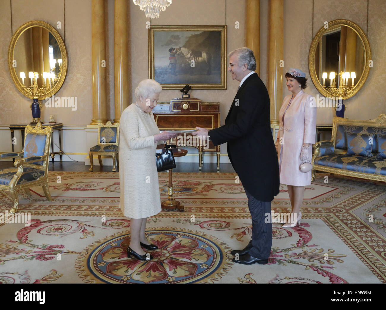 queen-elizabeth-ii-with-qirjako-qirko-ambassador-of-the-republic-of-H9FG9M.jpg